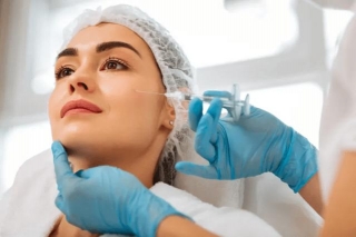 What Role Do Cosmetic Clinics Play In Modern Non-Surgical Beauty Procedures?