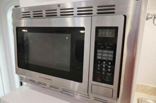RV Microwave Ovens: What Should You Be Aware Of Installing & Using One