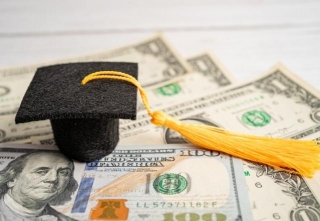 How To Pay Off Student Loans Fast? [5 Effective Ways]
