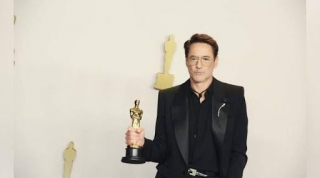 Robert Downey Jr. Spills Do's And Don'ts With Oscar Trophy