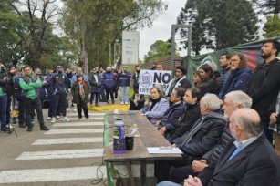 Desalojan Y Reprimen A Trabajadores Del INTI Tras Una Protesta Contra Despidos Y Cierres De Sedes
