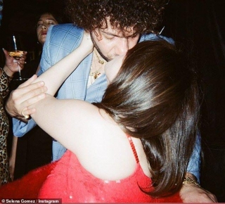 Selena Gomez Shares A Passionate Kiss With Boyfriend Benny Blanco In Affectionate New Photo
