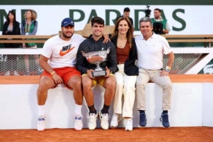 Carlos Alcaraz Savors His First Roland Garros: From The Congratulations Of The Royal Family To The Emotional Embrace Of His Family