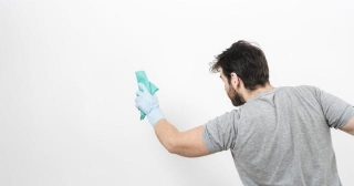 3 Tips Bersihkan Dinding Rumah Warna Putih, Jangan Biarkan Kotor & Kuning!