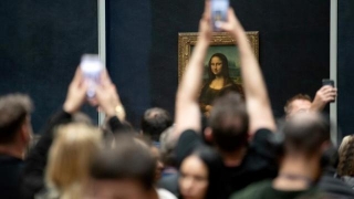 Louvre Museum Says Mona Lisa Could Get A Room Of Her Own