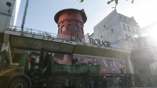 Red Blades Atop Paris Landmark Moulin Rouge Windmill Collapse Overnight