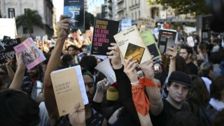 Students, Teachers, Parents Protest Argentina University Budget Cuts