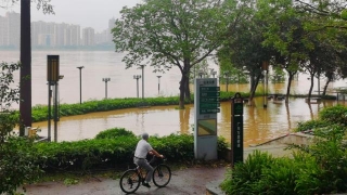 Tens Of Thousands Evacuated As Storm Batters South China