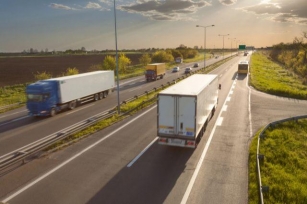 The Good Manners You Should Follow When Driving Near A Truck | The Law