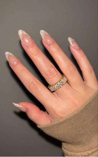 10 Glamorous Gold Acrylic Nails Ideas: Inspiration For Your Manicure