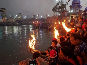Top 5 Places To Experience Ganga Aarti In India