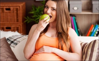 Losing Weight While Pregnant: Trimming The Baby Bump