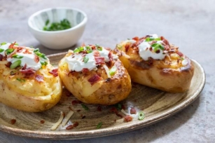 French Onion Baked Potatoes Delight: A Savory Vegetarian Journey