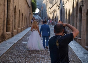 Why You Should Meet Your Wedding Photographer In-Person?