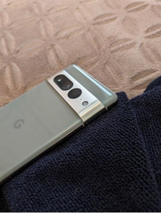 Pixel 8 Pro User DIY Modifies Phone With Brushed Camera Bar
