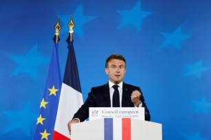 Européennes : Emmanuel Macron, Chef De L’Etat Et Chef De Meute Au Pied Du Mur