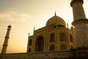 Sunrise Taj Mahal Tour By Car By Kavya India Tours Company.