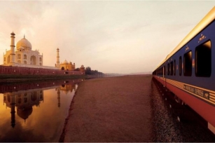 Taj Mahal Tour By Superfast Train From Delhi By East Traveler Company.