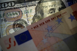 Dollar Rebounds After Selloff On Cooling Activity; Euro Hands Back Some Gains By Investing.com