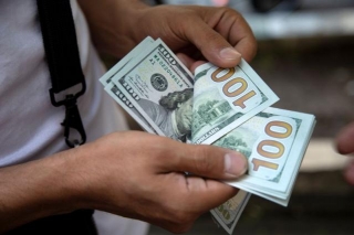 Dollar Gains Ahead Of Fed Meeting; Yen Hands Back Some Gains By Investing.com