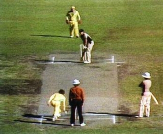 Top 10 Crazy Cricket Moments Of All Time