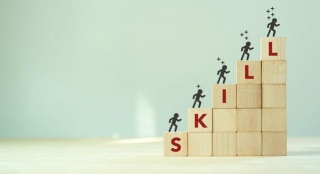 Upskilling & Reskilling: How It Solves Business Issues