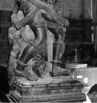 Warrior's Pride: Sculpted Valor At Nellaiyappar Temple
