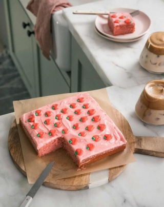 Mini Strawberry Cake