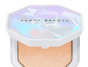 This Week I'm Obsessed With... Fenty Beauty By Rihanna Demi'Glow Light-Diffusing Highlighter!