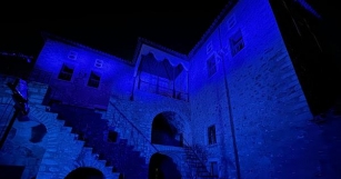 Ο Δήμος Νότιας Κυνουρίας φώτισε «μπλε» τον Πύργο Τσικαλιώτη για την Παγκόσμια Ημέρα Ευχής! (pics)