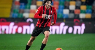 Sandro Tonali AC Milan FC Dribbling
