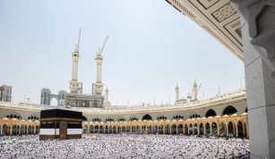 Masjidil Haram: Bersih Dan Khusyuk Berkat Dedikasi Para Tenaga Kebersihan
