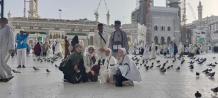 Memenuhi Penjuru Mekkah Dengan Doa: Jemaah Haji Berbondong-bondong Menuju Tanah Suci