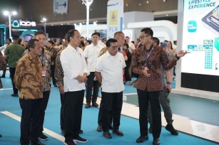 Jokowi Dorong Perkembangan Kendaraan Listrik Di PEVS 2024 Dengan Dukungan PLN