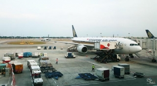 SINGAPORE AIRLINES Offers Compensation To SQ321 Passengers