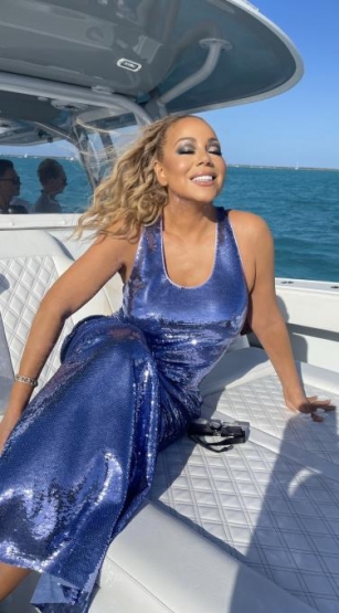 Mariah Carey Se Relaja Durante Su Aniversario
