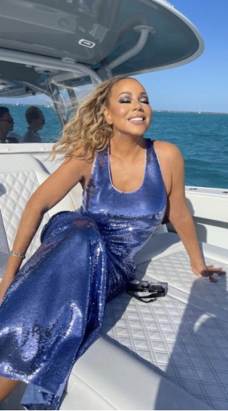Mariah Carey Se Relaja Durante Su Aniversario
