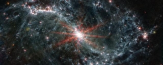 JWST розкриває гіганта раннього Всесвіту