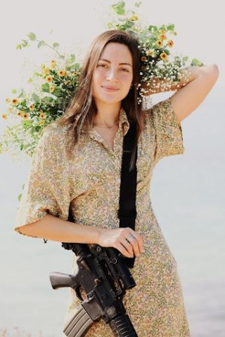 Fotógrafo Apresenta Fotos De Mulheres Soldados Israelenses Com Armas De Forma Não Objetiva
