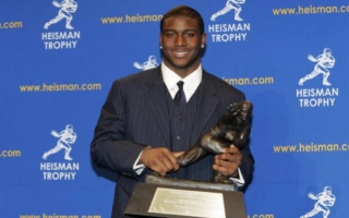 Reggie Bush Gets His Heisman Trophy Back 14 Years After Forfeiting