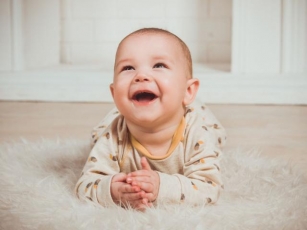 Bebê Começou A Engatinhar: Como Adaptar A Casa?