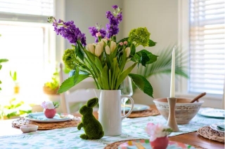 Curate A Warm And Welcoming Easter Tablescape With These Tips For Tying Together A Stunning Spring Spread