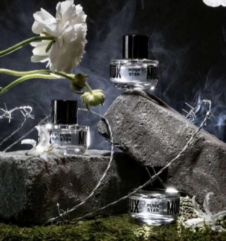 Mood-Enhancing Oil Perfume Sprays - MOODEAUX Boasts The Punkstar Supercharged Skinscent Oil Perfume (TrendHunter.com)