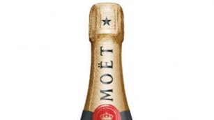 Plastic-Free Champagne Packaging - Amcor Capsules And Moët & Chandon Partnered On Plastic-Free Foil (TrendHunter.com)