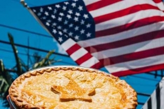 Military-Honoring Pie Promotions - Polly's Pies 'Pie For The People' Campaign Celebrates Soldiers (TrendHunter.com)