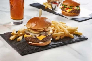 Crunchy Truffle Burgers - Bar Louie Is Adding A New Truffle Crunch Burger As Part Of A Menu Update (TrendHunter.com)