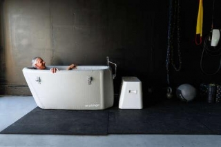 Inflatable Cold Plunge Tubs - The Plunge Evolve Series Makes Cold Water Immersion More Accessible (TrendHunter.com)
