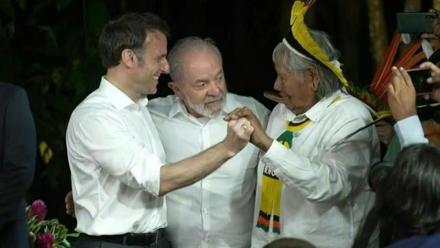 Brazil: Macron and Lula meet Indigenous leader at Combu Island
