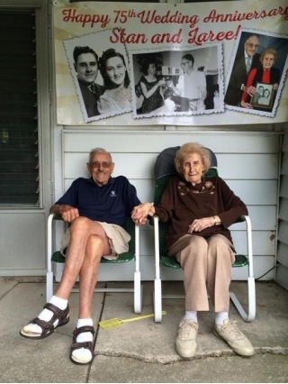 „Przywracanie Wiary W Miłość”: Wzruszające Zdjęcia Starszych Małżonków świętujących Wspólne życie.