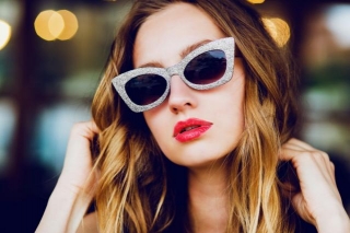 How Custom Sunglasses Help You Overcome Challenges In Marketing